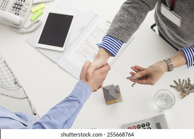 Handshake of a real estate agent and a visitor - Shutterstock ID 255668764