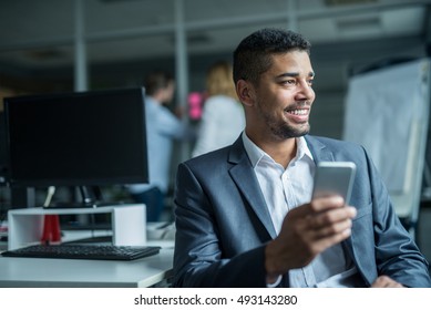 154,179 Man office texting Images, Stock Photos & Vectors | Shutterstock