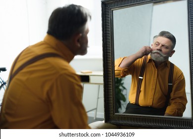 2,425 Old man looking in mirror Images, Stock Photos & Vectors ...