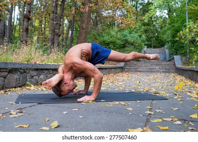 90,144 Man flexibility Images, Stock Photos & Vectors | Shutterstock