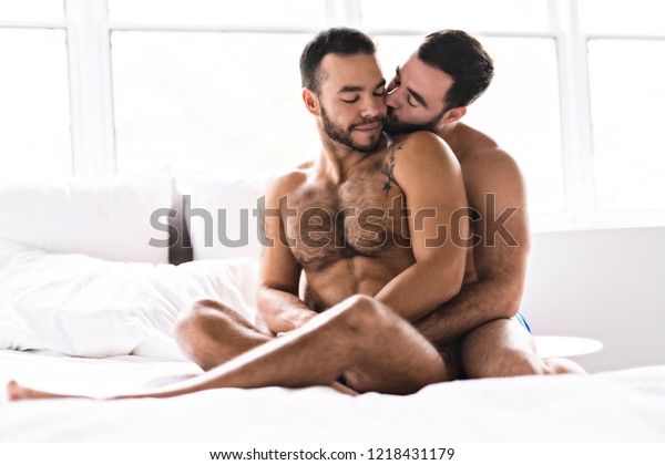 Bett im schwule männer Schwule im