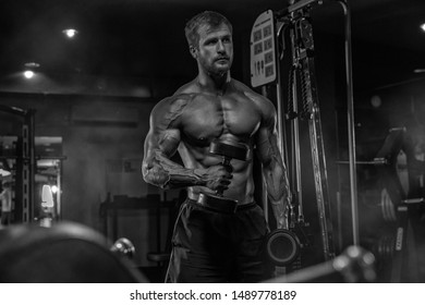 Handsome Man Big Muscles Posing Camera Stock Photo 1489778117 ...