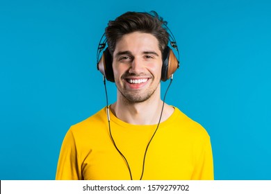 2,829 Man Hearing Radio Images, Stock Photos & Vectors | Shutterstock