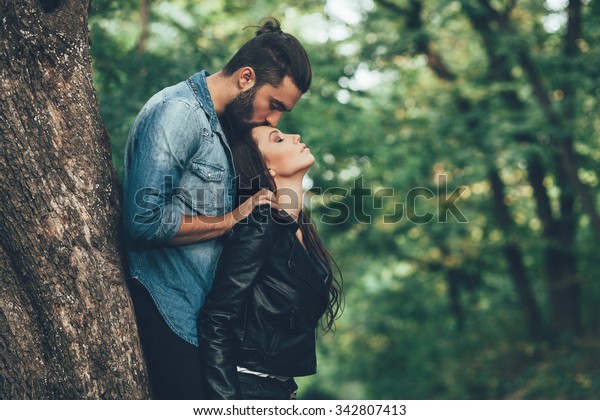 Handsome Man Kissing Beautiful Young Woman库存照片342807413 Shutterstock 