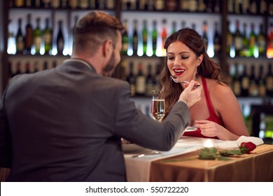 20 year old woman dating a 25 year old man