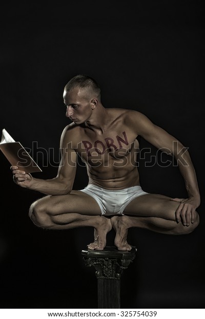 Naked Sitting Porn - Handsome Naked Muscular Man White Underwear à¸ à¸²à¸žà¸ªà¸•à¹‡à¸­à¸ (à¹à¸à¹‰à¹„à¸‚ ...