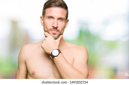 Un Hombre Guapo Sin Camisa Que Foto De Stock Shutterstock