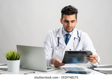 286,883 Computer Doctor Images, Stock Photos & Vectors 