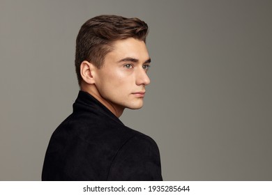 Schöne junge Mann modische schwarze Frisur-Look Luxus-Modell Nahaufnahme