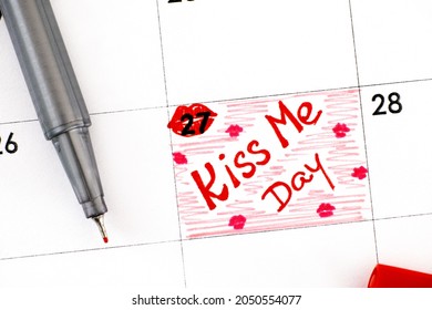 Handwriting Reminder Kiss Me Day In Calendar With Pen. August 27