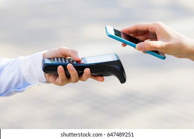 handy terminal and smart phone. Cashless settlement.