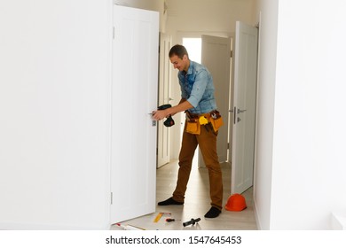 Handyman Fitting A New Door