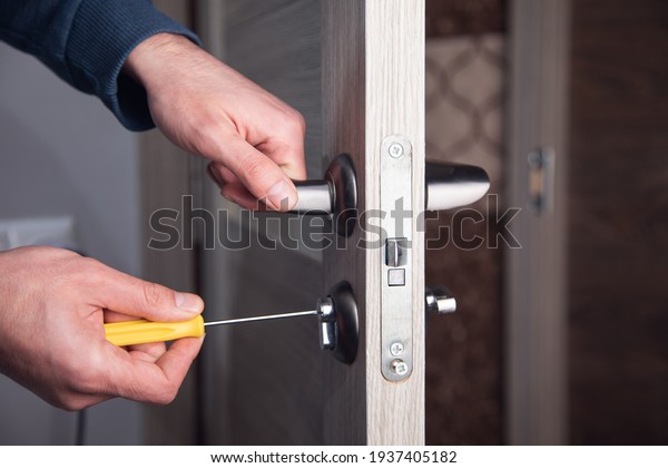 handyman repair the\
door lock in the\
room\
\
