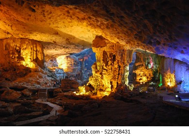 Hang Sung Sot Cave, Halong Bay, Vietnam