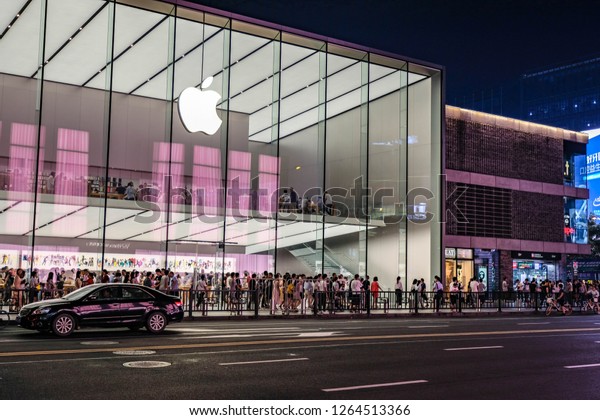 Hangzhou, China - JUNE 2018: The night view of\
Apple Store West Lake Branch in Pinghai Road, Xihu District,\
Hangzhou City, Zhejiang\
Province