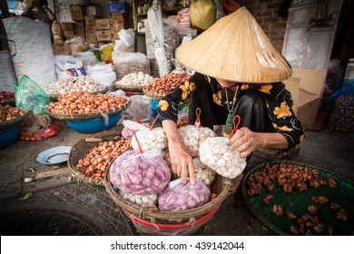 Hanoi market vendor
