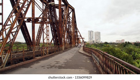 Hanoi, Vietnam - December 30th 2018.
Long Biên Bridge Crossing The Red River