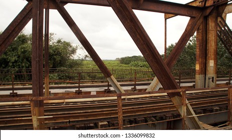 Hanoi, Vietnam - December 30th 2018.
Long Biên Bridge Crossing The Red River