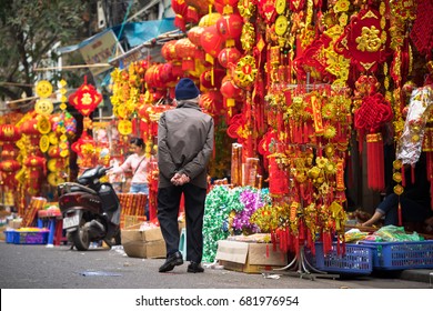 Hanoi, Vietnam - Jan 26, 2017: Old Man Takes A Walk Buying Decorations And Flowers For Vietnamese Lunar New Year On Hang Ma Street