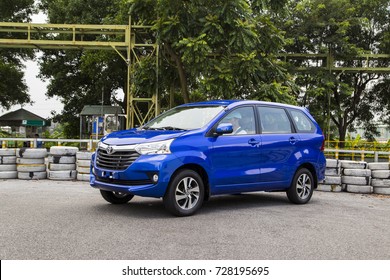 Hanoi Vietnam Sep 1 2017 Toyota Stock Photo 728195695 | Shutterstock