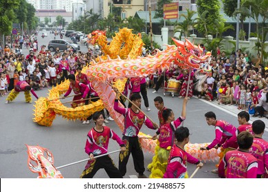 Hanoi, Vietnam - Sept 8, 2014: A Show Of Lion And Dragon Dance At Times City Complex On Vietnamese Mid Autumn Festival Days