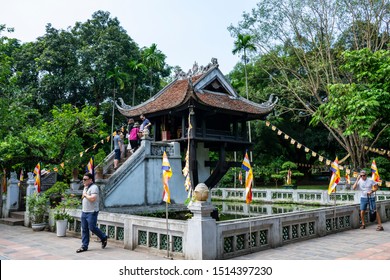 Hanoi/Vietnam - Sept. 15 2019: Tourists Are Praying At One Pillar Temple. An  Original Temple Was Built In Eleventh Century With Shape Of A Lotus Flower As Seen By Emperor Ly Thai Tong In His Dream.