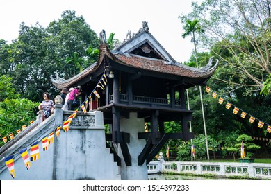 Hanoi/Vietnam - Sept. 15 2019: Tourists Are Praying At One Pillar Temple. An  Original Temple Was Built In Eleventh Century With Shape Of A Lotus Flower As Seen By Emperor Ly Thai Tong In His Dream.