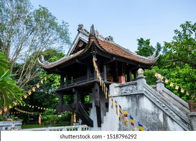 Hanoi/Vietnam - Sept. 15 2019: Tourists Are Praying At One Pillar Temple. An  Original Temple Was Built In Eleventh Century With Shape Of A Lotus Flower As Seen By Emperor Ly Thai Tong In His Dream.