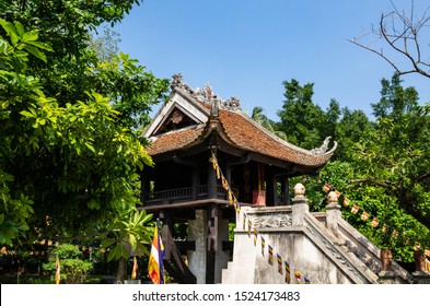 Hanoi/Vietnam - Sept. 15 2019: Tourists Are Praying At One Pillar Temple. An  Original Temple Was Built In Eleventh Century With Shape Of A Lotus Flower As Seen By Emperor Ly Thai Tong In His Dream.