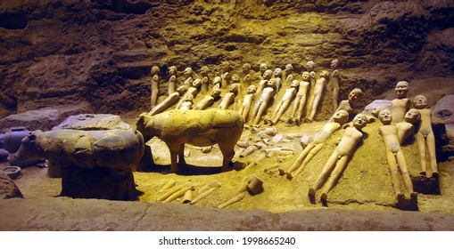 Hanyangling Mausoleum, Xian, Shaanxi Province, China - Aug 22 2012: The Hanyangling Museum Is The Mausoleum Of Emperor Jing. It Displays Burial Pits Containing Human Figures And Everyday Items.