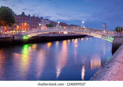 Ha'penny Halfpenny Bridge over River Liffey in the evening, Dublin Ireland Europe EU