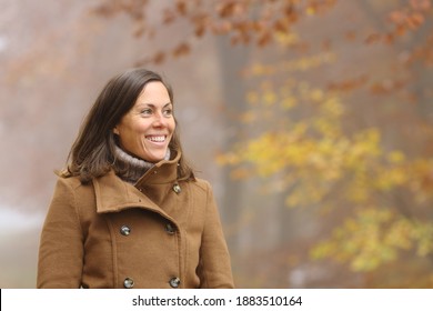 女性 横向き 歩き の画像 写真素材 ベクター画像 Shutterstock