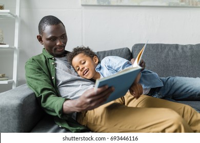 148,415 Little kids reading Images, Stock Photos & Vectors | Shutterstock