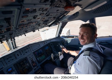 Aircraft pilot Images, Stock Photos & Vectors | Shutterstock