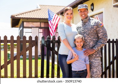 happy american soldier reunited with family outside their home