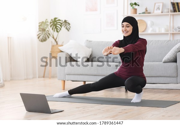 Happy Arabic Woman Hijab Doing Lunges Stock Photo 1789361447 | Shutterstock