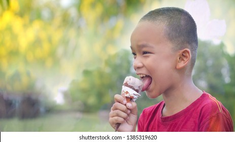 210 Indian family eating ice cream Stock Photos, Images & Photography ...