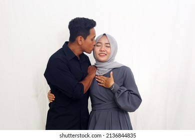 1,145 Muslim Couple Kissing Stock Photos, Images & Photography ...