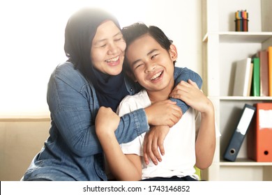 Happy Family Malay Images Stock Photos Vectors Shutterstock