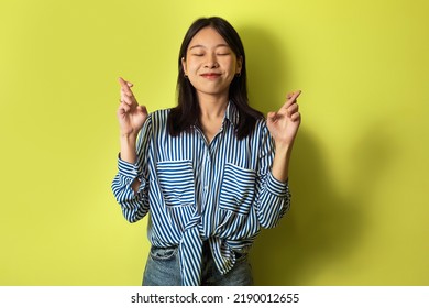 48 Asian Woman Gesture Hand Lets Images, Stock Photos & Vectors ...