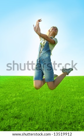 Similar – Junge Frau genießt den Tag auf einem Feld mit Grünflächen.