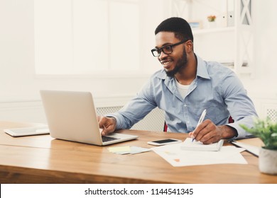 415,190 Guy office Images, Stock Photos & Vectors | Shutterstock