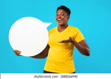 Happy Black Lady Posing With White Speech Bubble Showing Her Opinion And Thoughts Standing Over Blue Studio Background, Smiling To Camera. Feedback, Comment Concept. Mockup