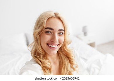  1,230 Wake selfie Images, Stock Photos & Vectors | Shutterstock