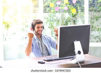 Happy Businessman Smilling Sitting Desk Working Stock Photo 1474947203 ...