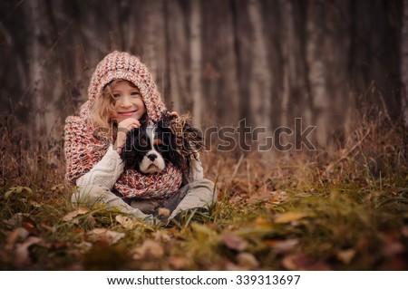 Similar – Foto Bild fröhliches Kind Mädchen mit einem Korb voller Äpfel, das mit ihrem Hund spielt.