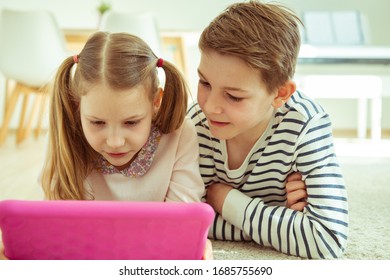 Happy Children Speaking Having Fun Friends Stock Photo 1685755690 ...