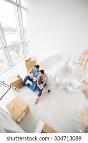 Happy Couple Eating Noodle Soup After Moving In New Apartment