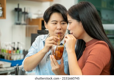 Lesbian Hot Eating