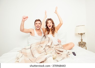 2,351 Couple watching football on tv Images, Stock Photos & Vectors ...